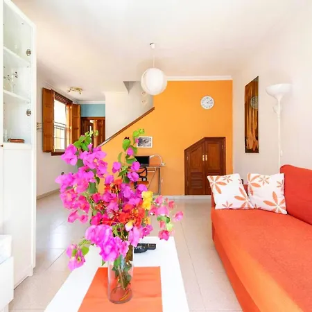 Ferienhaus Casa Golfin - Colorful House With Large Terrace In The Sunny South